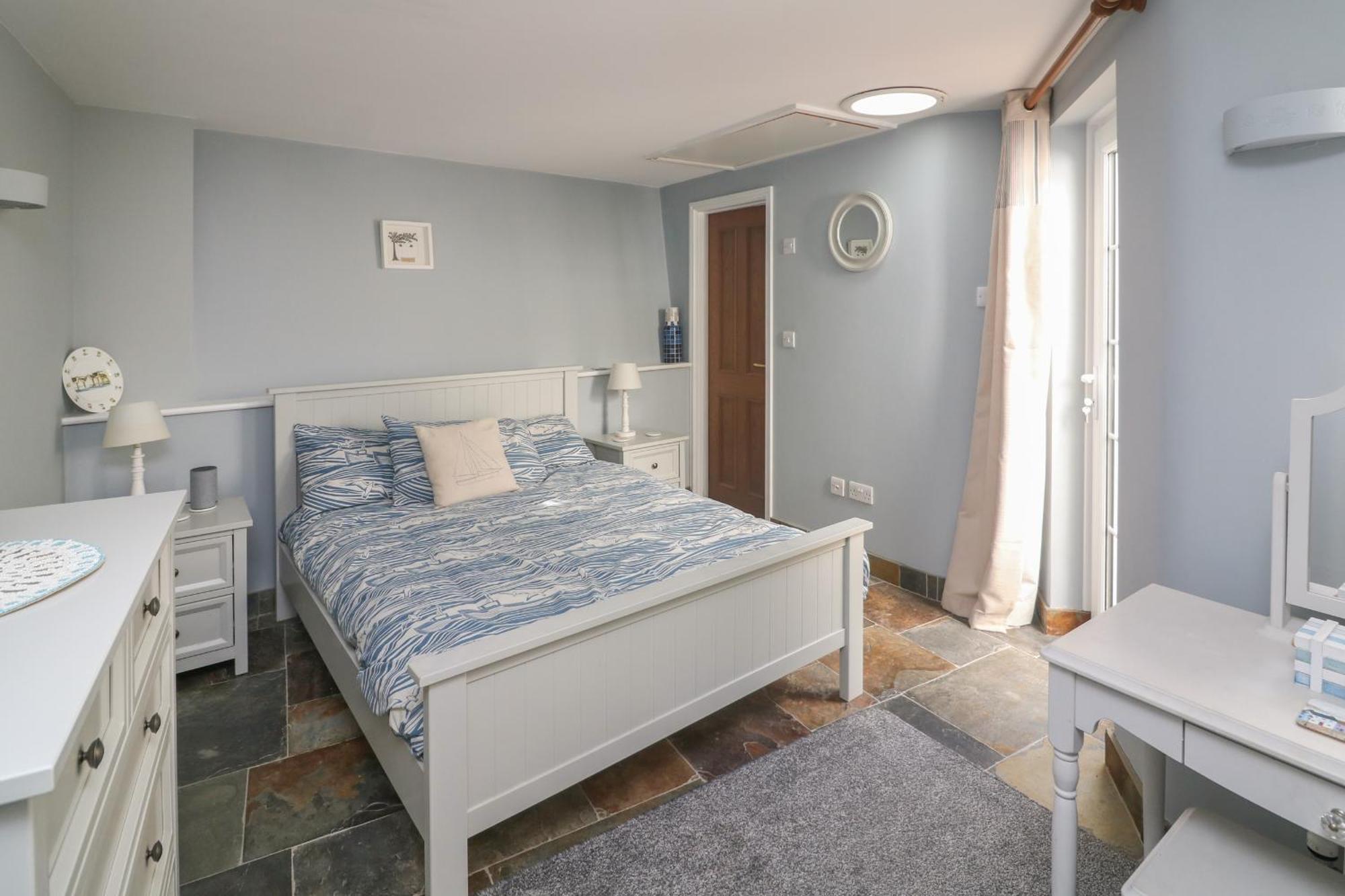 Quarter Deck Apartment Salcombe Bagian luar foto